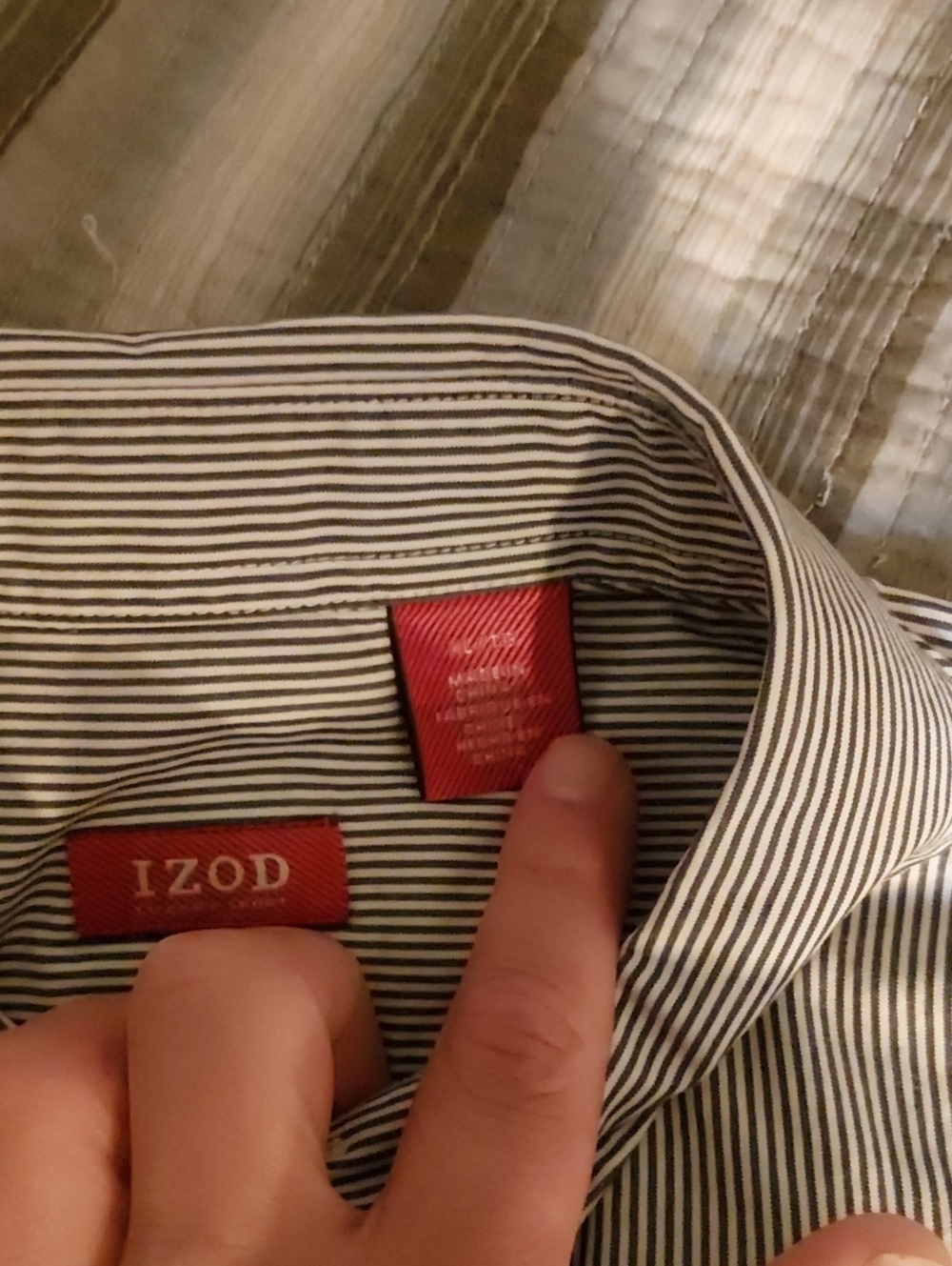 Izod Men's Black and White Narrow-Stripe Button-Down Shirt